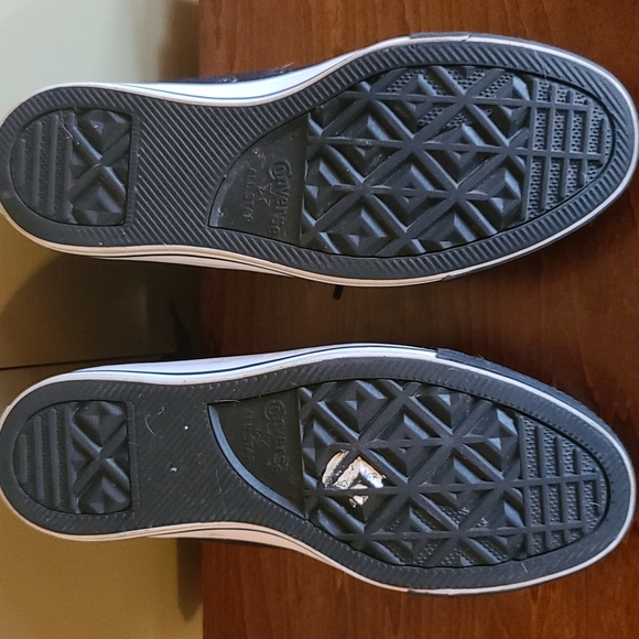 Converse - Picture 3 of 4